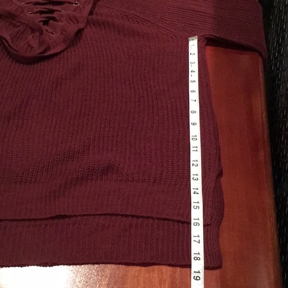Pretty Maroon V Neck with Ties - Picture 10 of 11